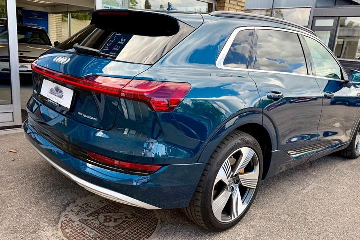 Blå Audi e-tron fra 2019