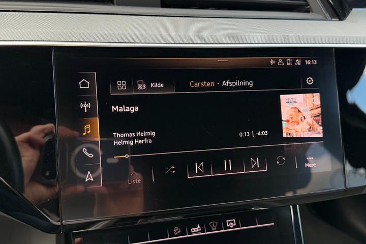 Blå Audi e-tron fra 2019