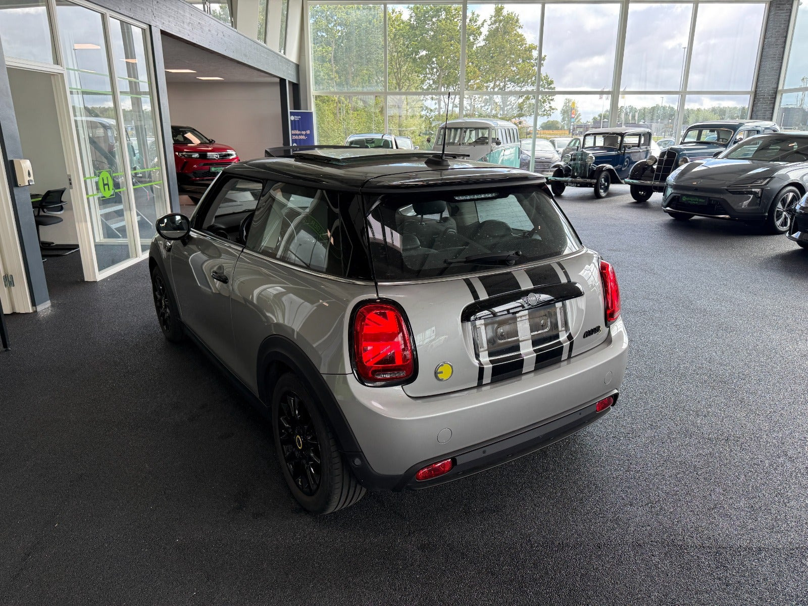 Grå Mini Cooper SE fra 2023
