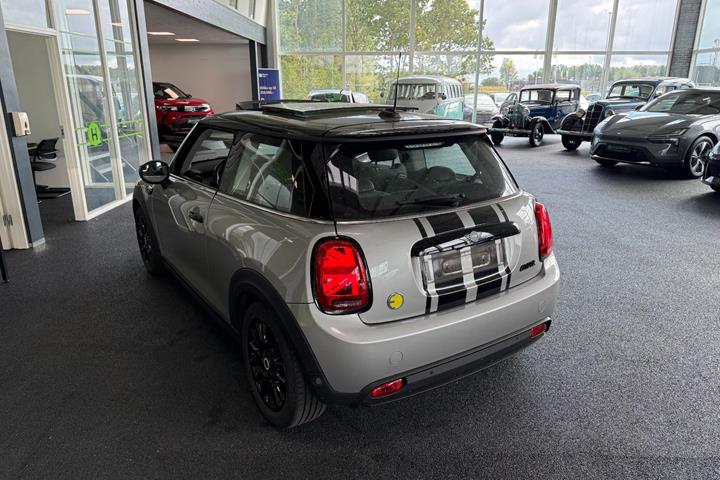Grå Mini Cooper SE fra 2023