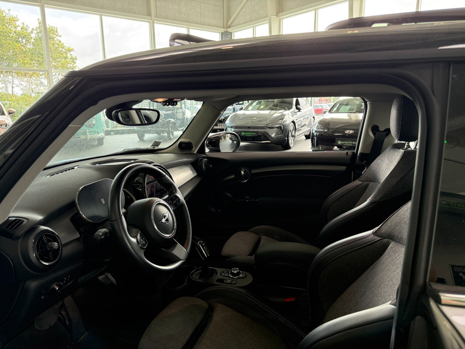 Grå Mini Cooper SE fra 2023