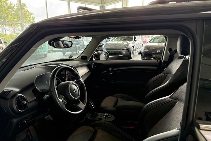 Grå Mini Cooper SE fra 2023