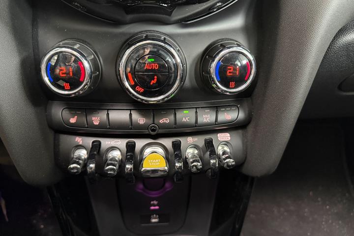 Grå Mini Cooper SE fra 2023