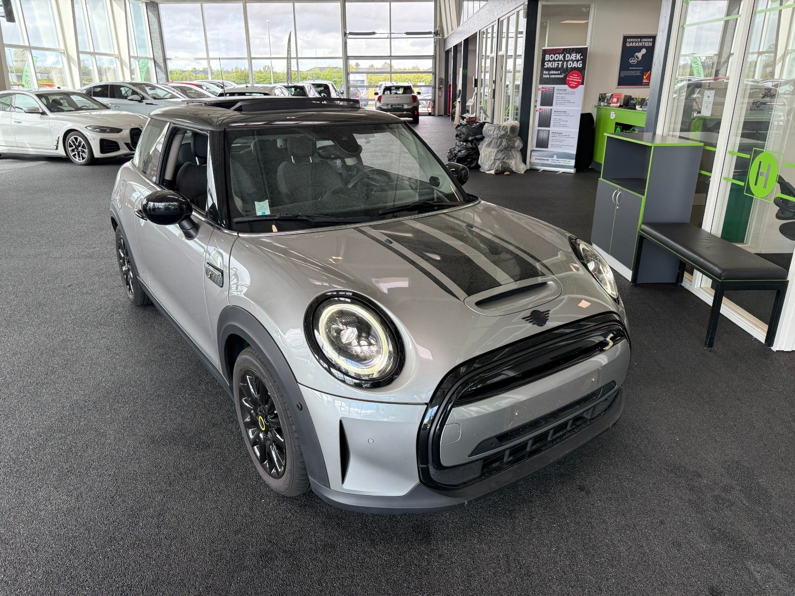 Grå Mini Cooper SE fra 2023