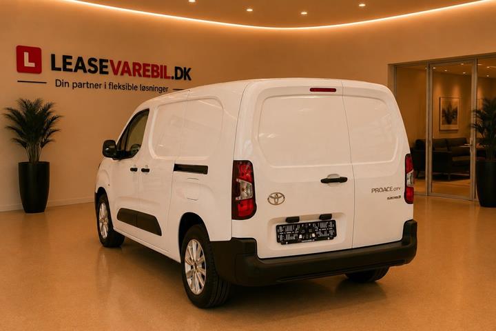 Hvid Toyota ProAce City fra 2025