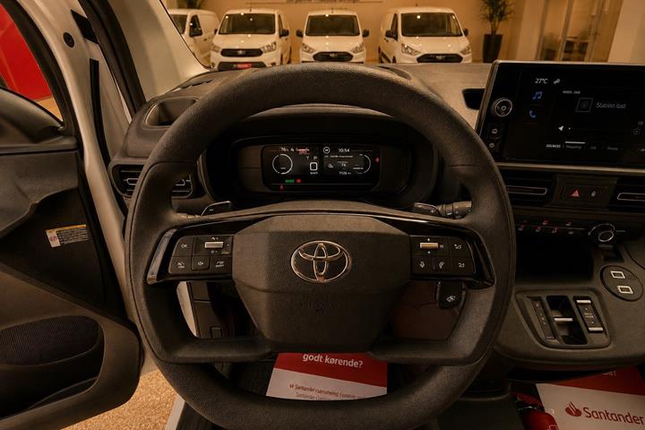 Hvid Toyota ProAce City fra 2025