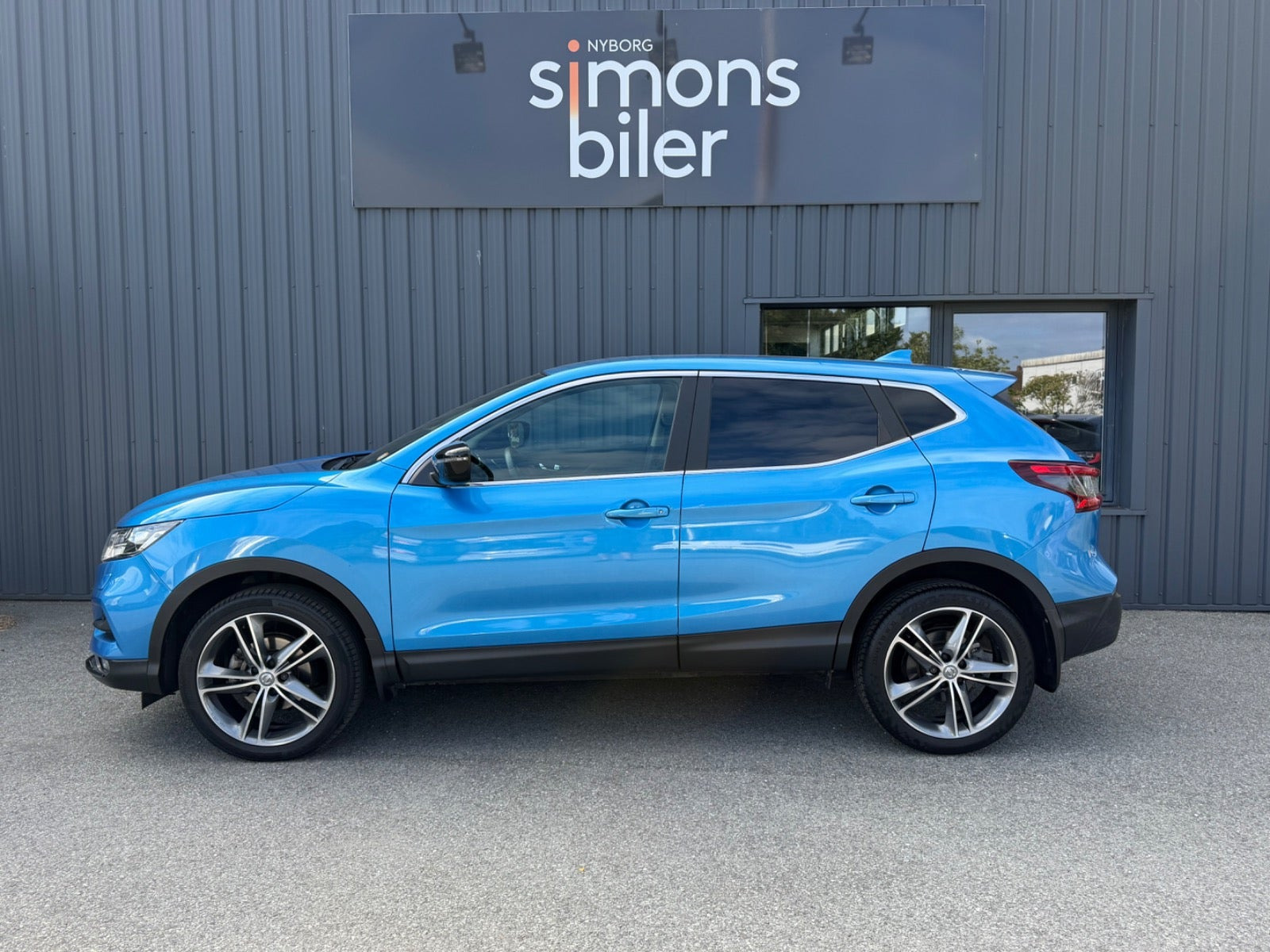 Blå Nissan Qashqai fra 2018