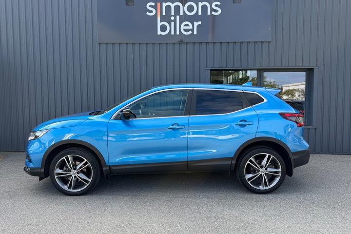Blå Nissan Qashqai fra 2018