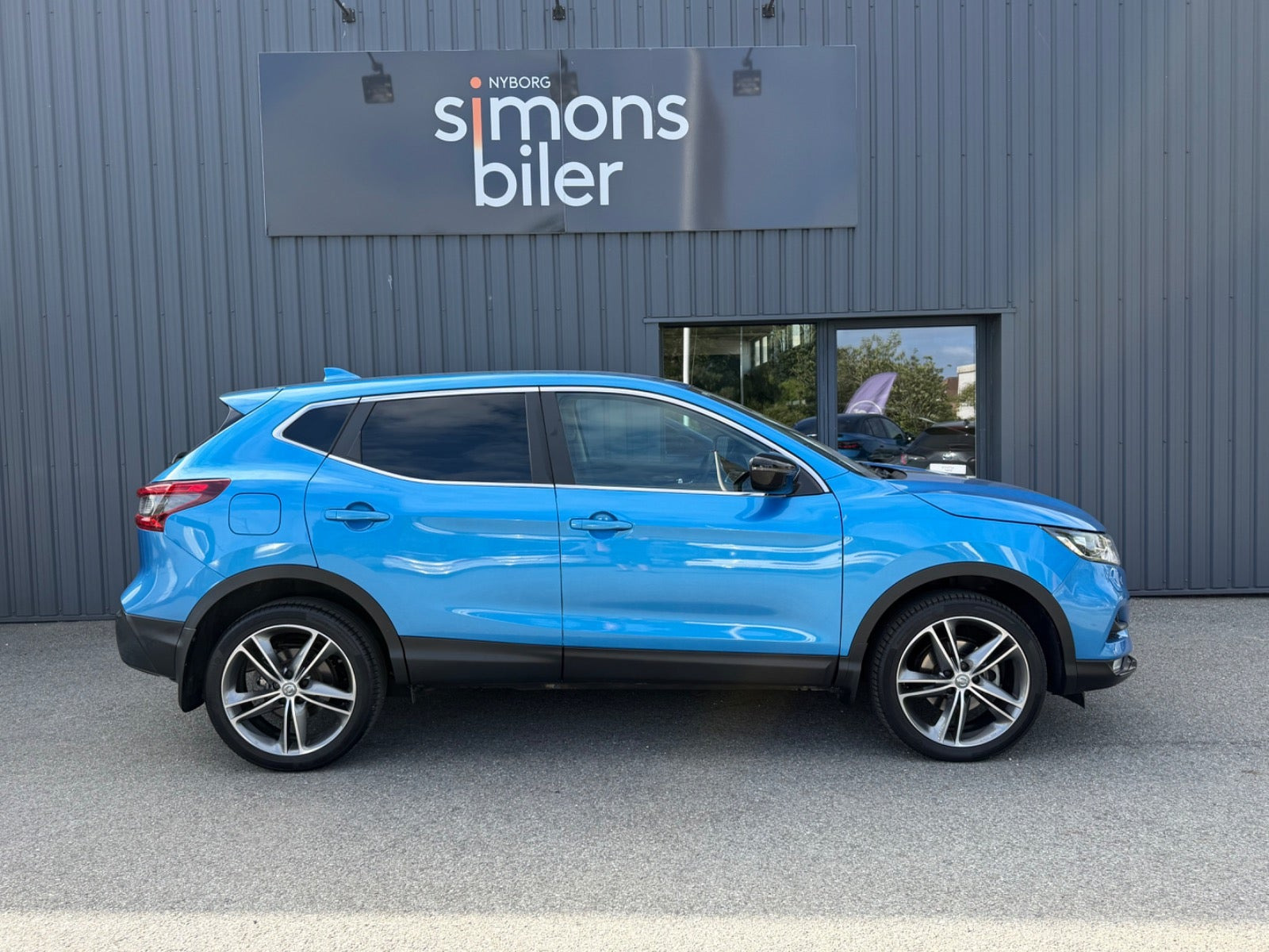 Blå Nissan Qashqai fra 2018
