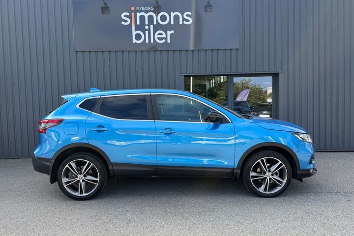 Blå Nissan Qashqai fra 2018