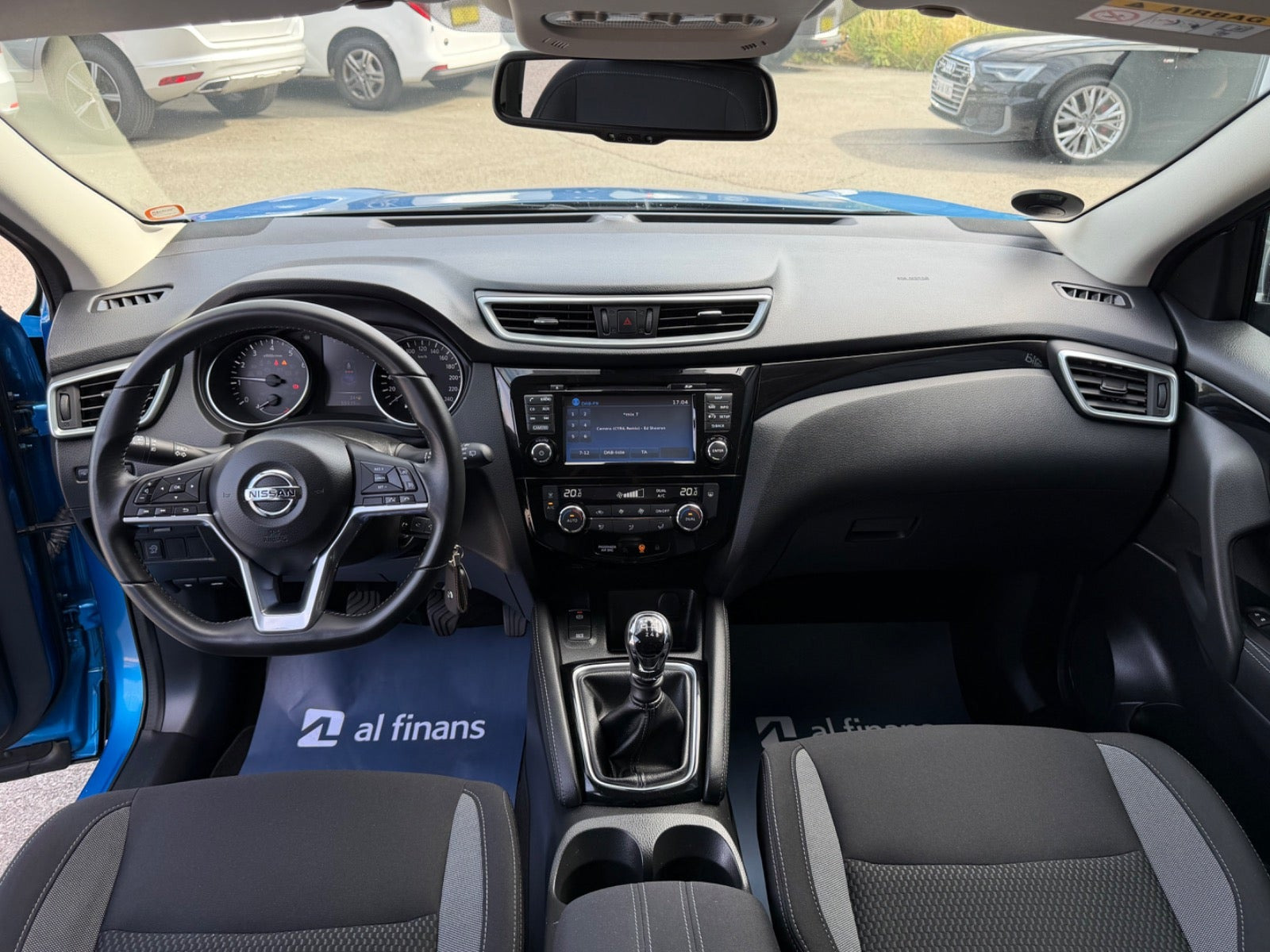 Blå Nissan Qashqai fra 2018