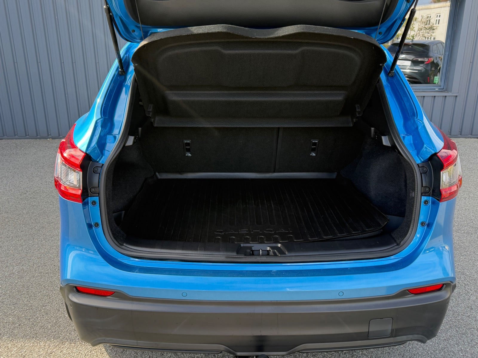 Blå Nissan Qashqai fra 2018