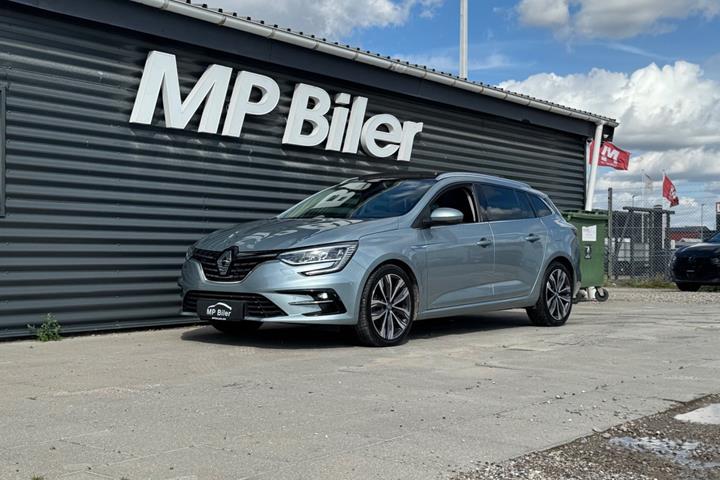 Blå Renault Megane IV fra 2021