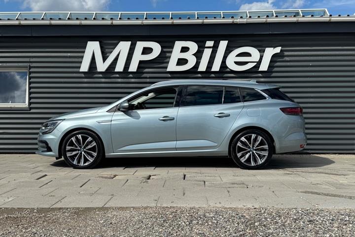 Blå Renault Megane IV fra 2021