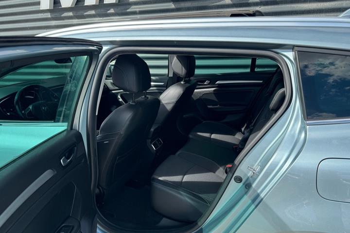 Blå Renault Megane IV fra 2021
