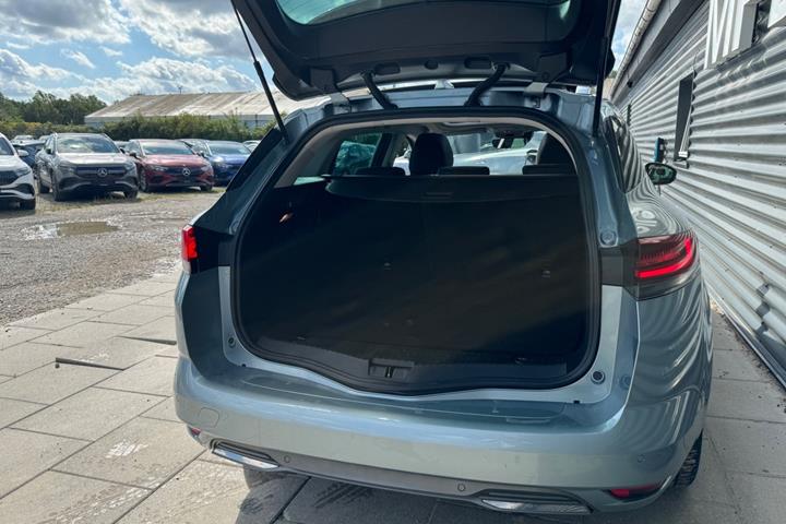 Blå Renault Megane IV fra 2021