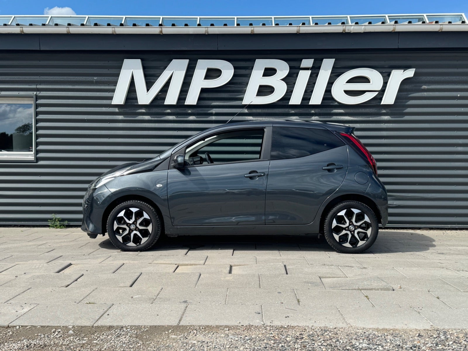 Grå Toyota Aygo fra 2020