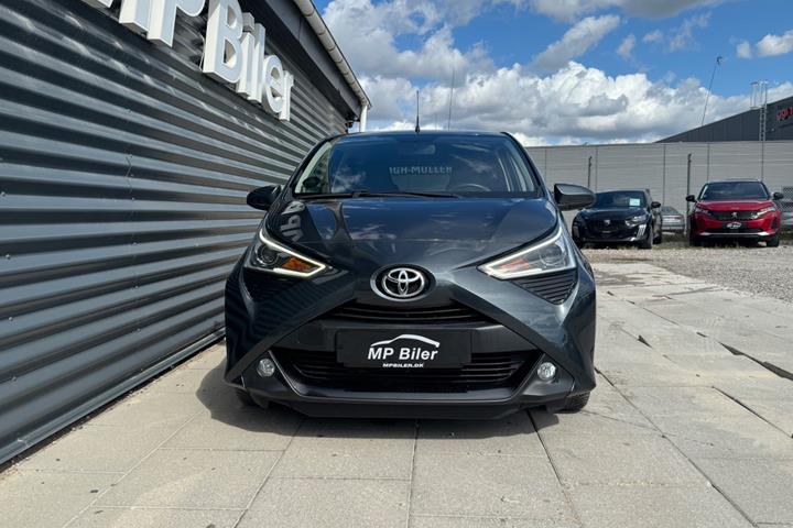Grå Toyota Aygo fra 2020