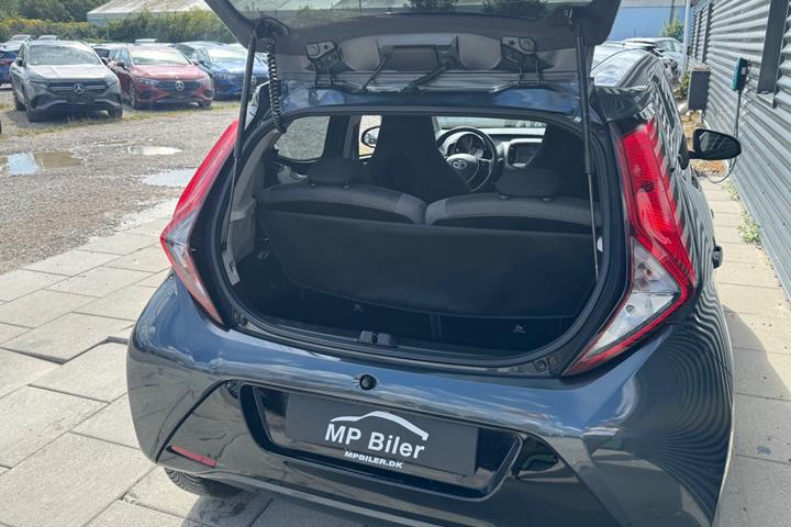 Grå Toyota Aygo fra 2020