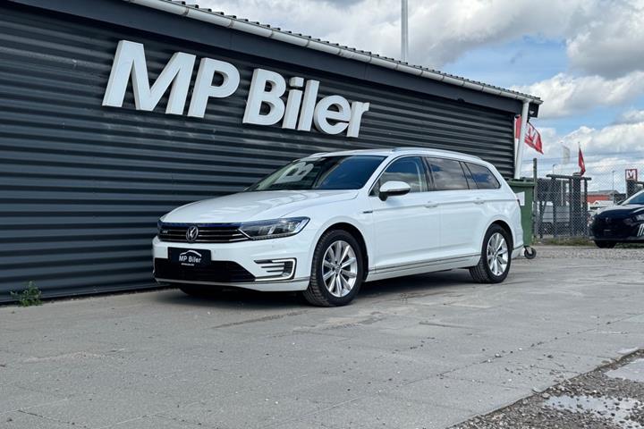 Hvid VW Passat fra 2018