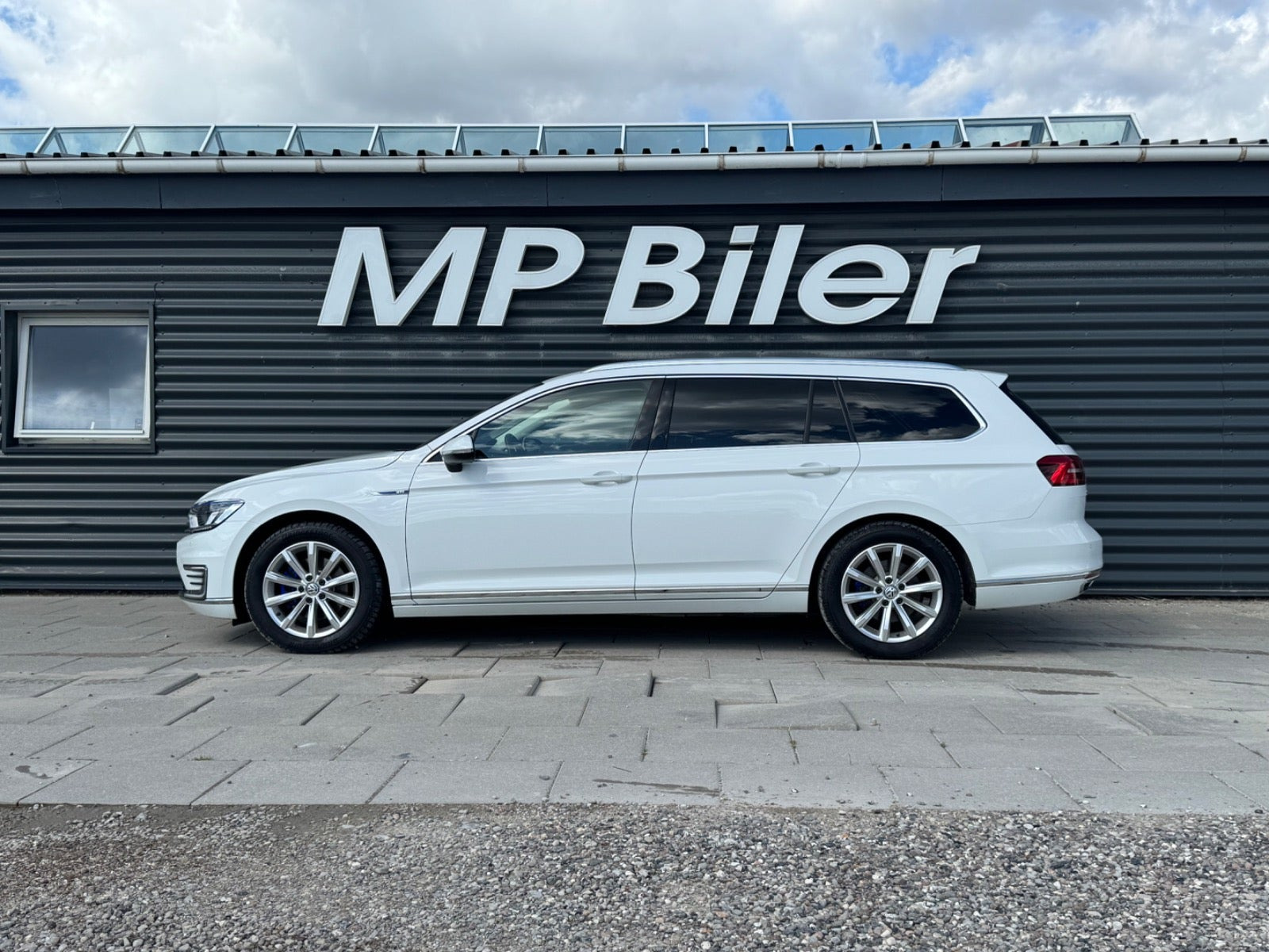 Hvid VW Passat fra 2018