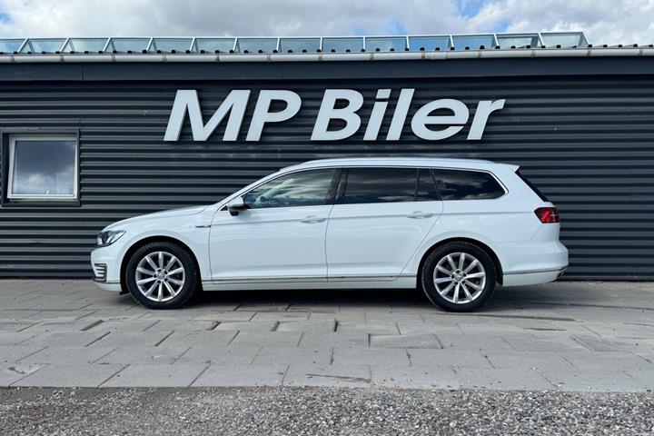 Hvid VW Passat fra 2018