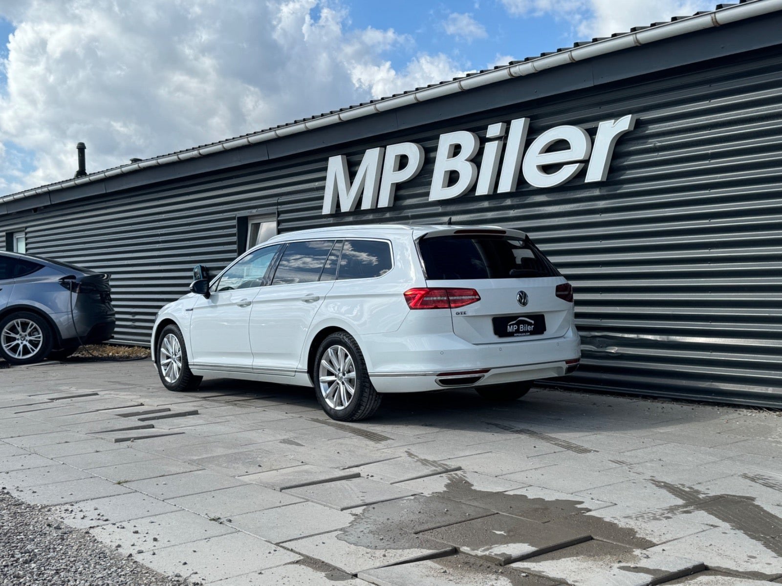 Hvid VW Passat fra 2018
