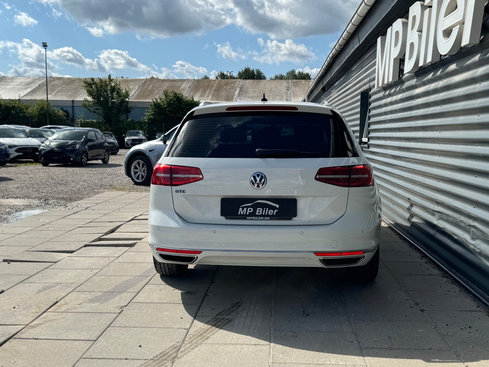 Hvid VW Passat fra 2018