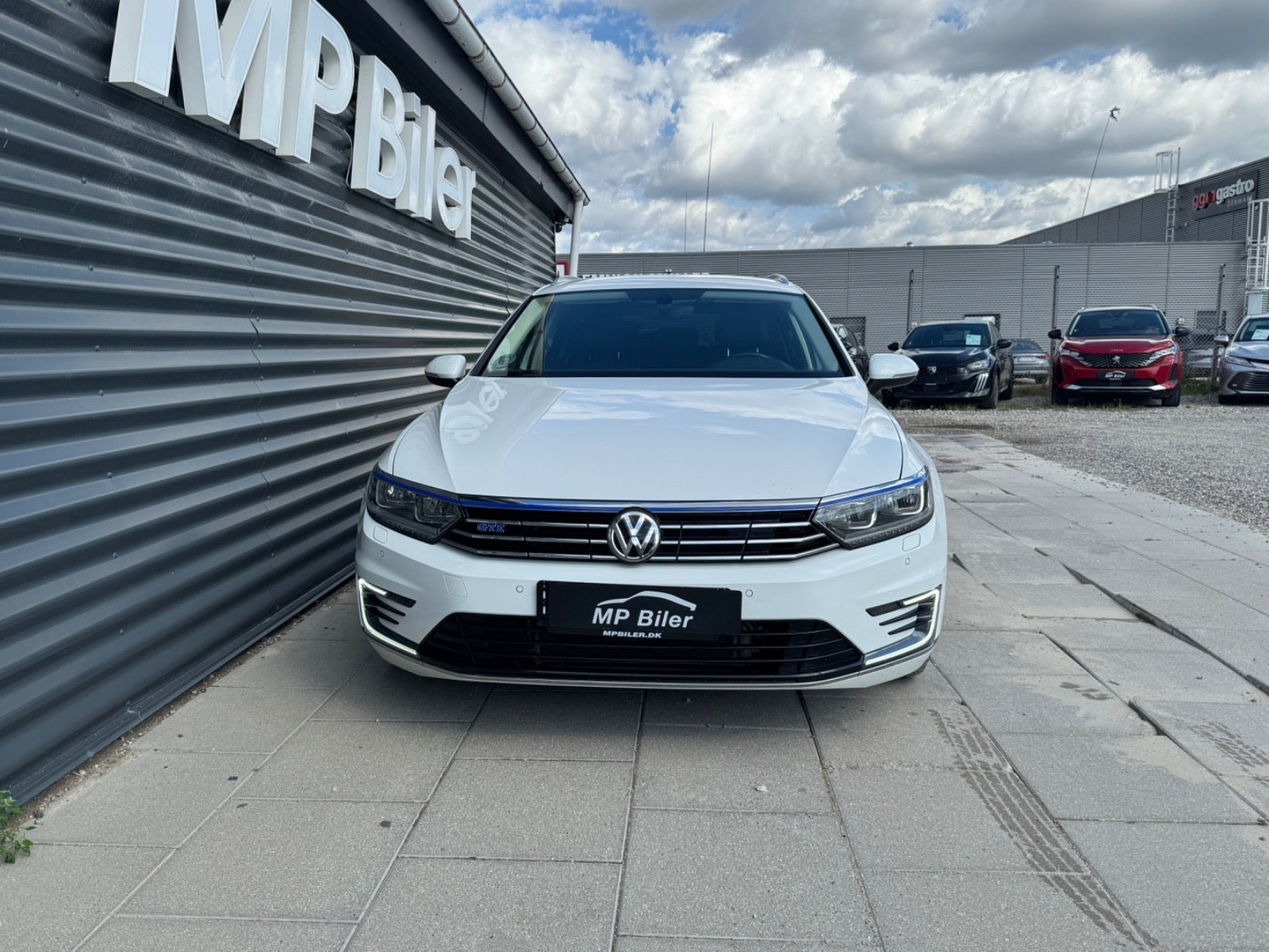 Hvid VW Passat fra 2018