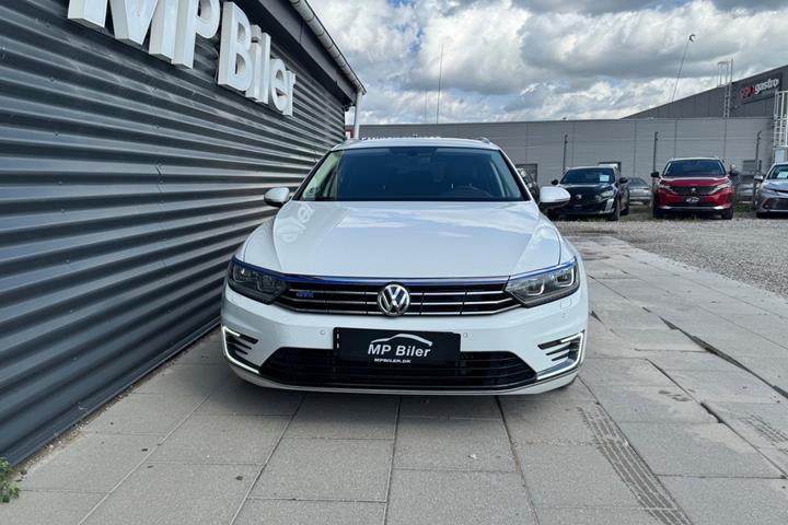 Hvid VW Passat fra 2018