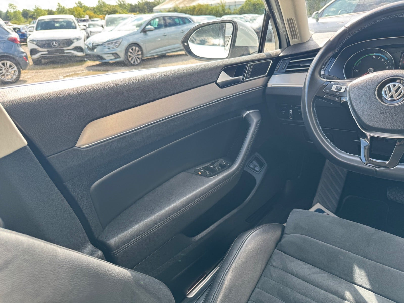 Hvid VW Passat fra 2018