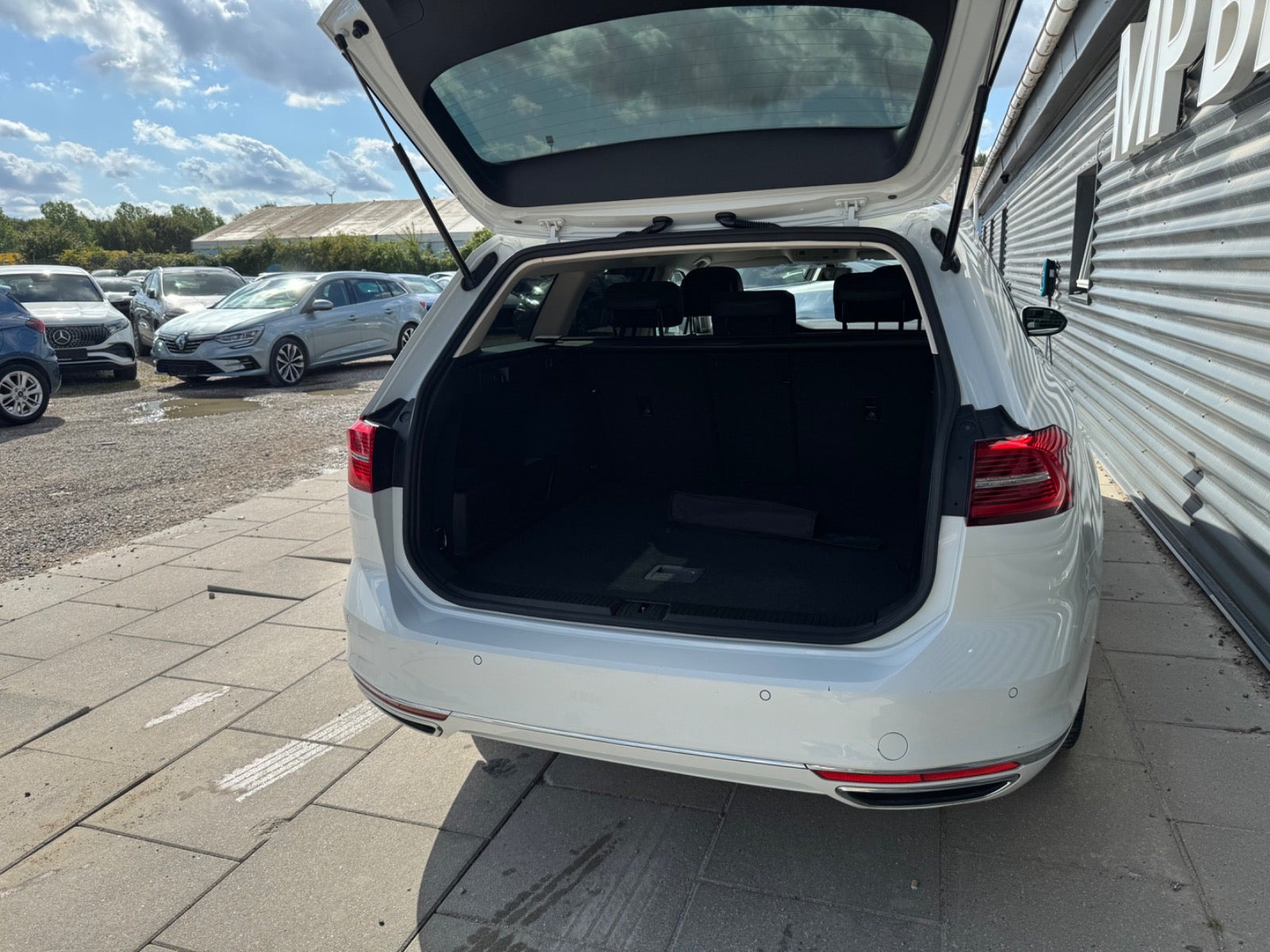 Hvid VW Passat fra 2018
