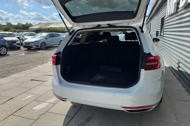 Hvid VW Passat fra 2018