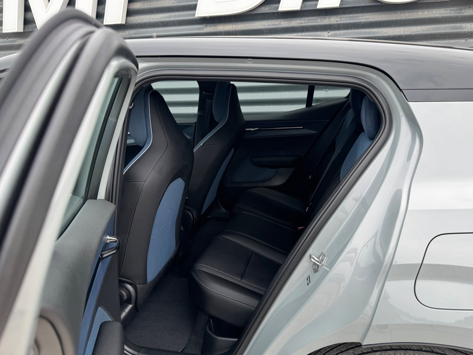 Grå Volvo EX30 fra 2024