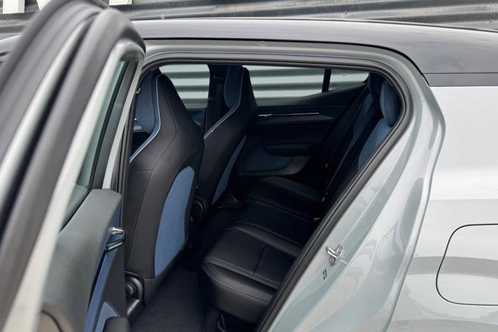 Grå Volvo EX30 fra 2024