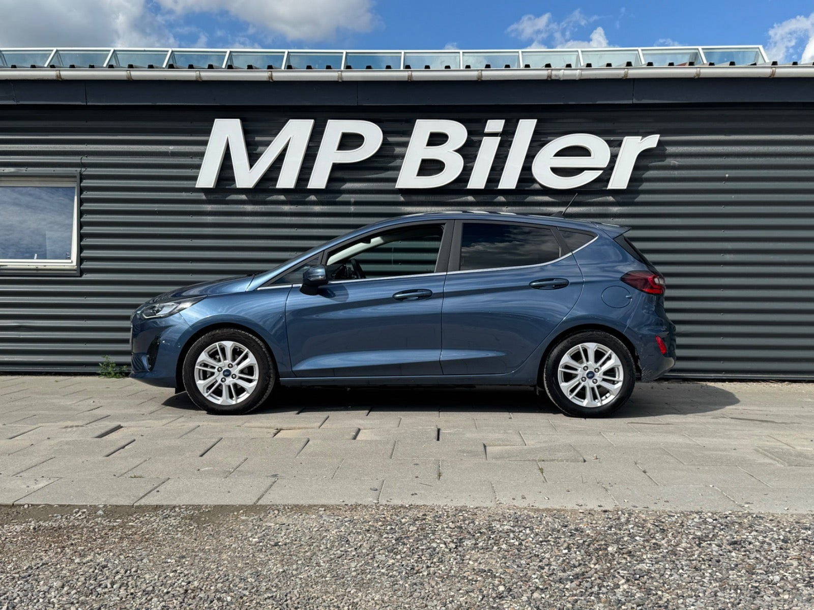 Blå Ford Fiesta fra 2022