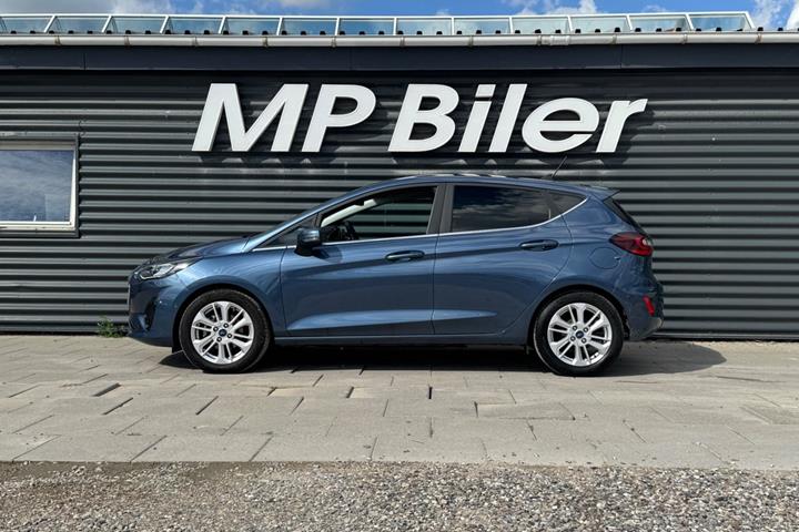 Blå Ford Fiesta fra 2022