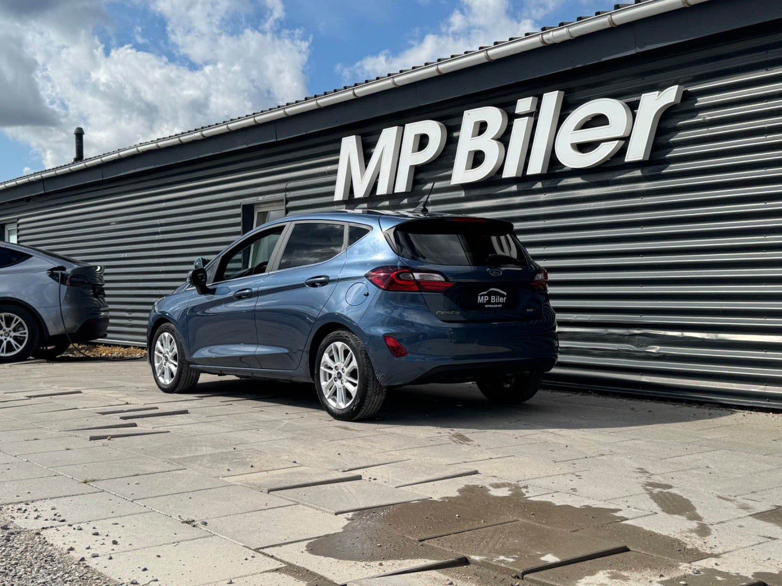 Blå Ford Fiesta fra 2022