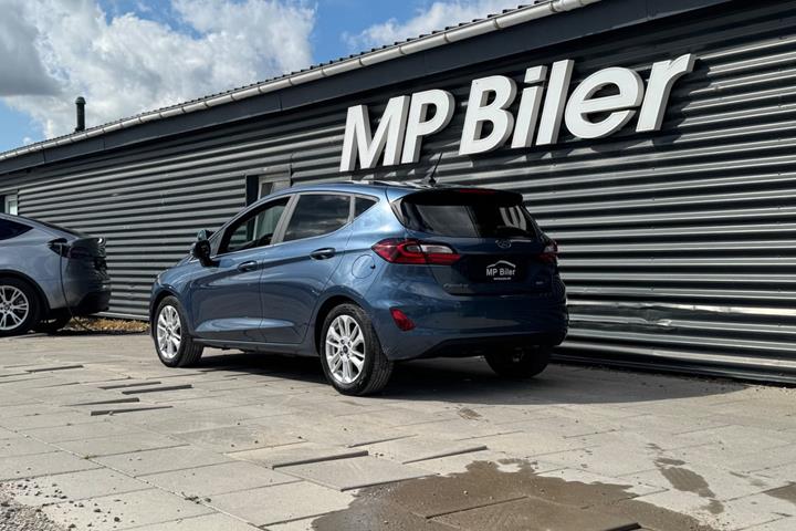 Blå Ford Fiesta fra 2022
