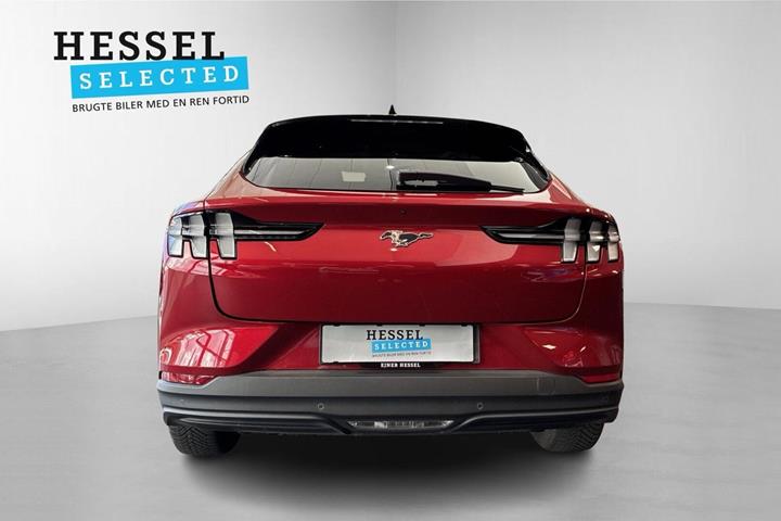 Rød Ford Mustang Mach-E fra 2022