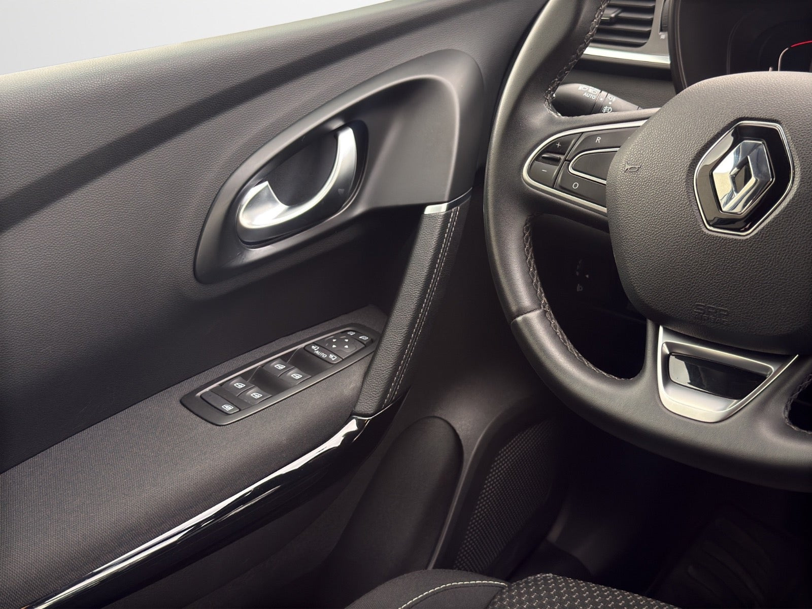 Blå Renault Kadjar fra 2021
