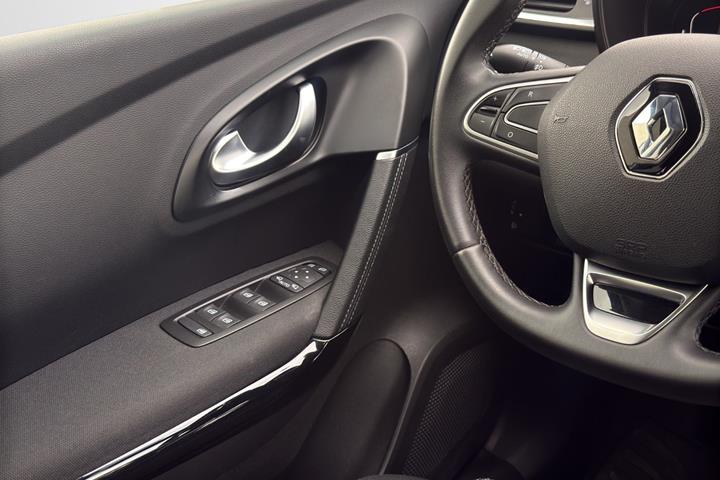 Blå Renault Kadjar fra 2021
