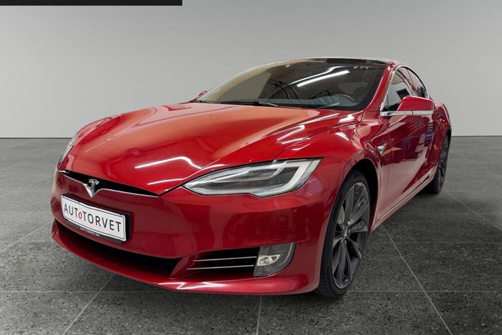 Rød Tesla Model S fra 2018 set udefra
