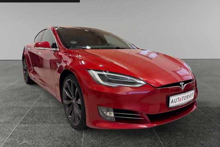 Rød Tesla Model S fra 2018