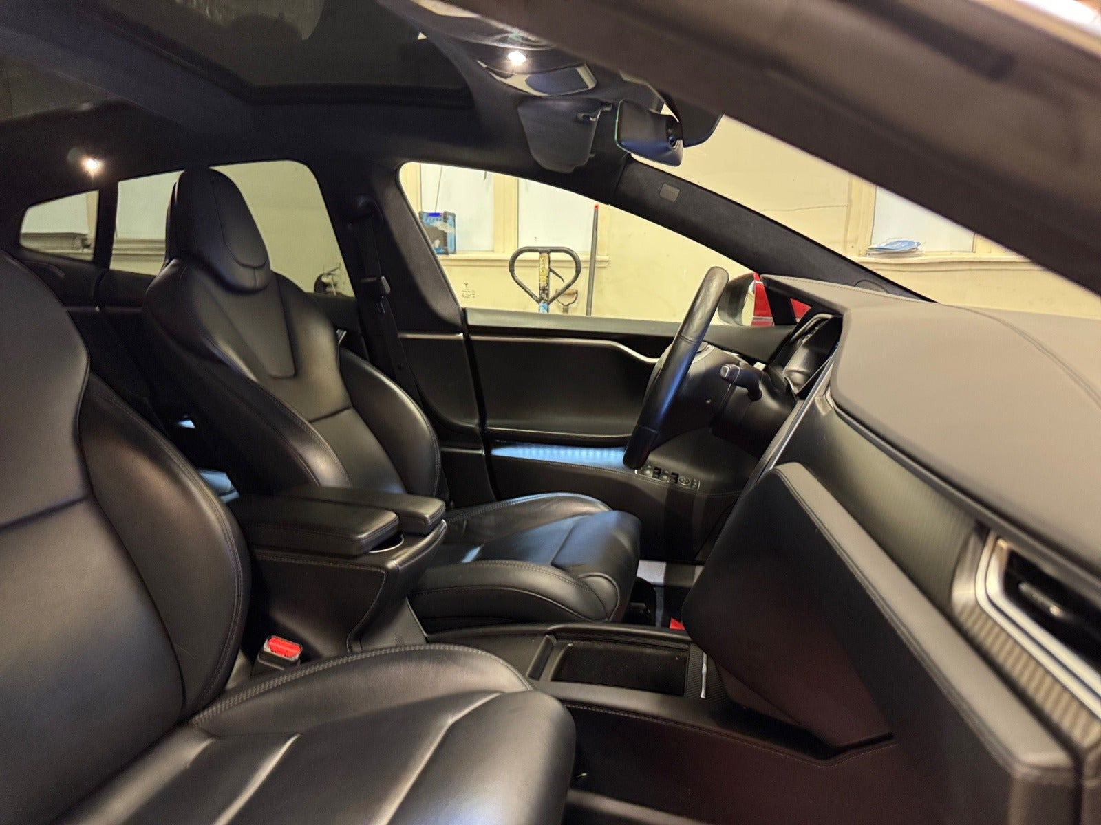 Rød Tesla Model S fra 2018
