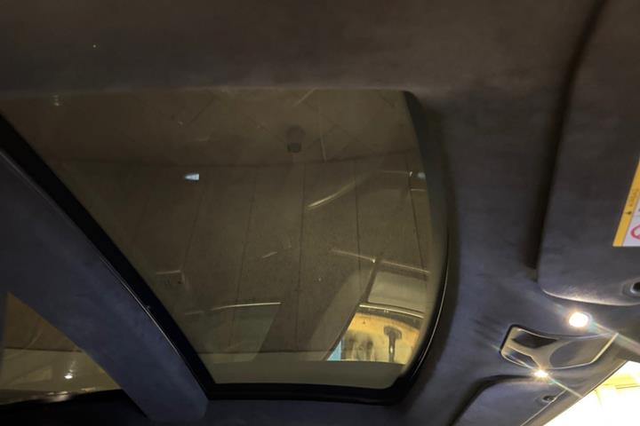 Rød Tesla Model S fra 2018