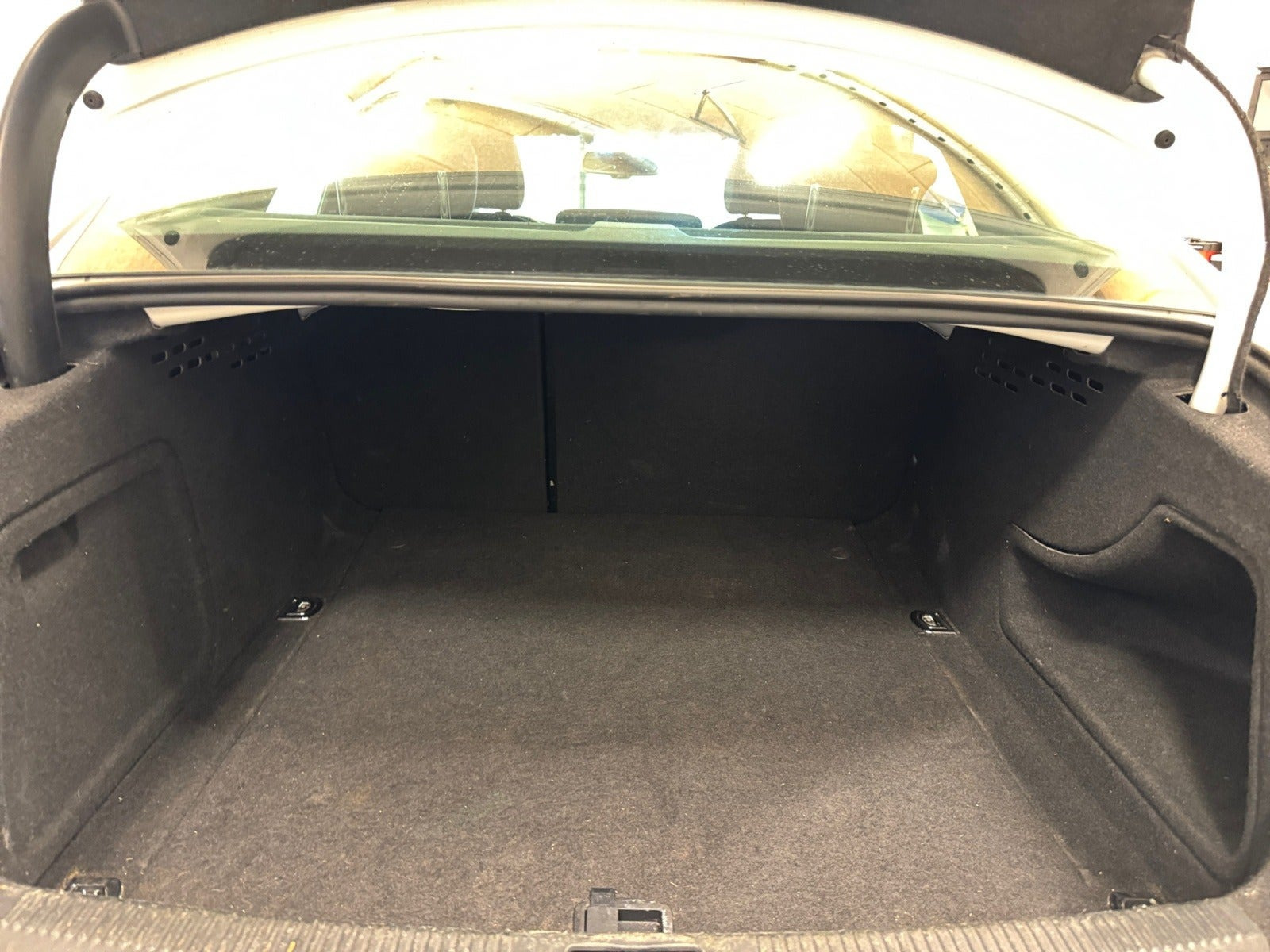Hvid Audi A4 fra 2015