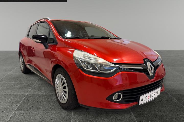 Rød Renault Clio IV fra 2015