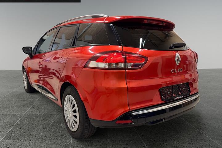 Rød Renault Clio IV fra 2015