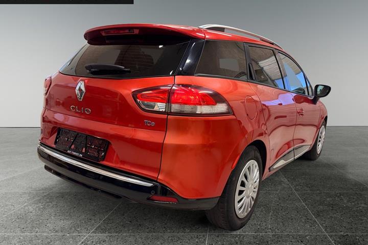 Rød Renault Clio IV fra 2015